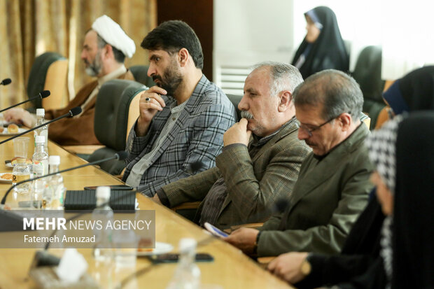 محفل شعر «سحر نزدیک است» با رویکرد انعکاس حماسه ملت فلسطین، عصر دوشنبه ۸ آبان ماه ۱۴۰۲ با حضور جمعی از شاعران در ساختمان کوثر نهاد ریاست جمهوری برگزار شد