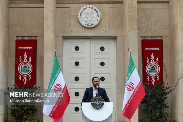 نشست خبری علی بهادری جهرمی سخنگوی دولت  سه‌شنبه ۹ آبان ۱۴۰۲ با حضور اصحاب رسانه در لانه جاسوسی برگزار شد