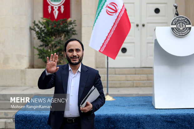 نشست خبری علی بهادری جهرمی سخنگوی دولت  سه‌شنبه ۹ آبان ۱۴۰۲ با حضور اصحاب رسانه در لانه جاسوسی برگزار شد