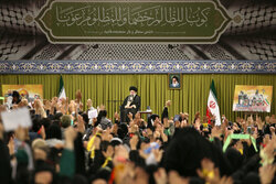 Leader of Islamic Revolution receives Iranian students