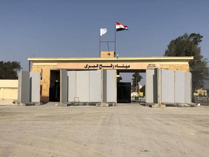 رویترز: گذرگاه رفح با میانجی‌گری قطر برای خروج محدود از غزه بازشد