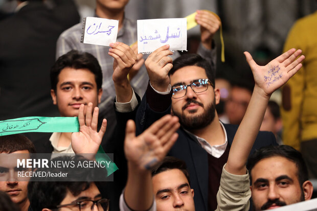 رہبر معظم انقلاب اسلامی سے ملک بھر کے ہزاروں طلباء کی ملاقات
