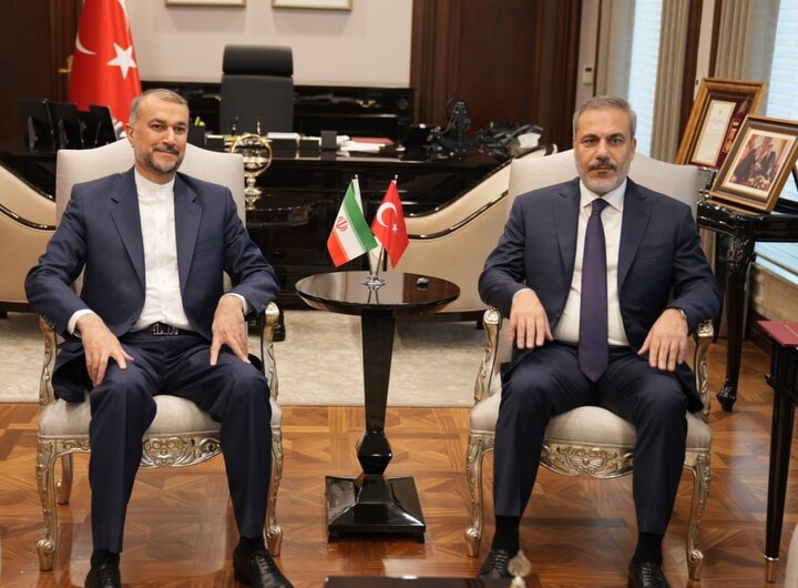 وزير الخارجية التركي يلتقي مع نظيره الإيراني في مبنى وزارة الخارجية