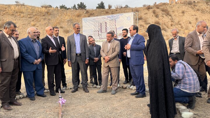 کلنگ خوابگاه متاهلی ۵۰۰واحدی دانشگاه تهران به زمین زده شد