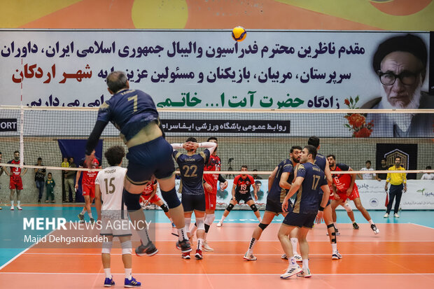دیدار تیم‌های والیبال چادرملوی اردکان با فولاد سیرجان ایرانیان