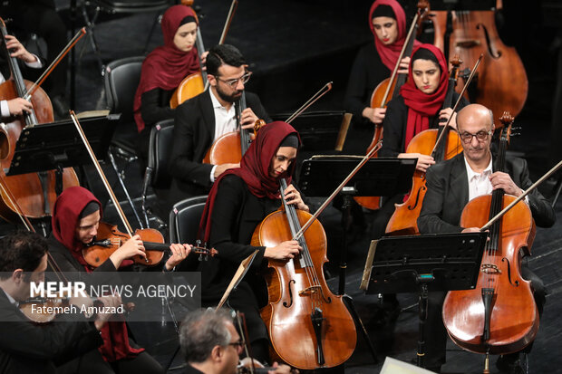 کنسرت ارکستر سمفونیک تهران شامگاه چهارشنبه ۱۰ آبان ماه ۱۴۰۲ به رهبری منوچهر صهبائی در تالار وحدت برگزار شد