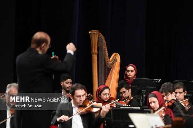 کنسرت ارکستر سمفونیک تهران شامگاه چهارشنبه ۱۰ آبان ماه ۱۴۰۲ به رهبری منوچهر صهبائی در تالار وحدت برگزار شد