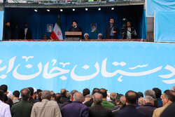 Iran president visits Kordestan province