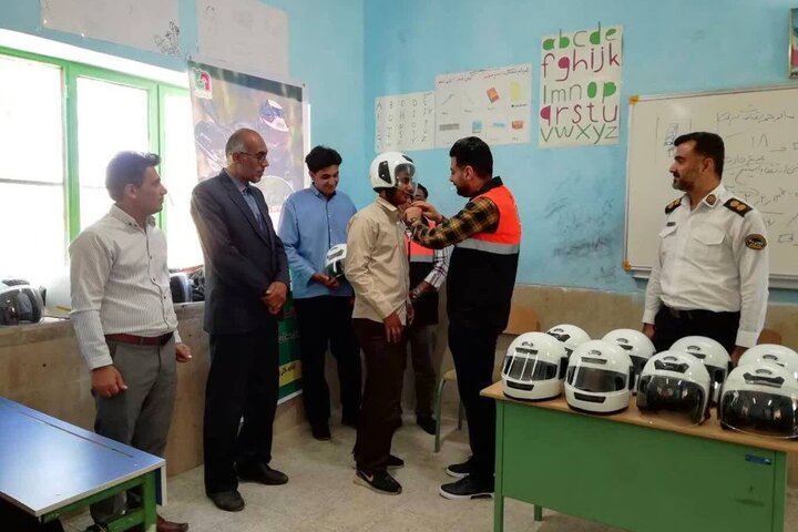 آموزشهای ایمنی عبور و مرور به ۵۰۰ دانش آموز بوشهری ارائه شد آموزشهای ایمنی عبور و مرور به ۵۰۰ دانش آموز بوشهری ارائه شد