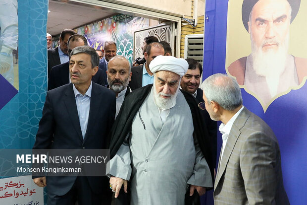 آئین تکریم محمد مخبر رئیس سابق و معارفه پرویز فتاح رئیس جدید ستاد اجرایی فرمان امام