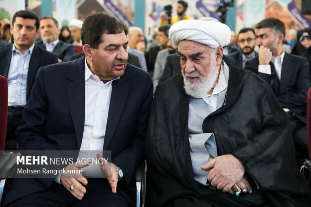آئین تکریم محمد مخبر رئیس سابق و معارفه پرویز فتاح رئیس جدید ستاد اجرایی فرمان امام