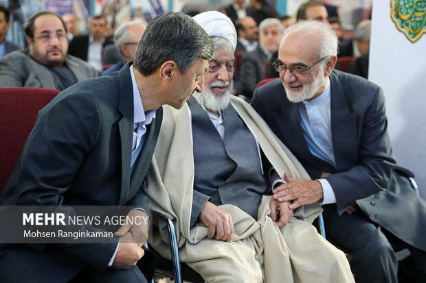 آئین تکریم محمد مخبر رئیس سابق و معارفه پرویز فتاح رئیس جدید ستاد اجرایی فرمان امام