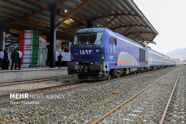 کردستان بر مدار پیشرفت/خبرهای خوش استاندار به مردم کردستان