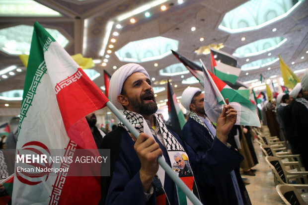 گردهمایی بزرگ ائمه جماعات و فرماندهان بسیج تهران