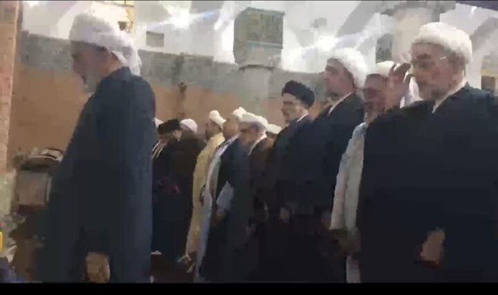 اقامه نماز وحدت با حضور رییس جمهور  اقامه نماز وحدت با حضور رییس جمهور