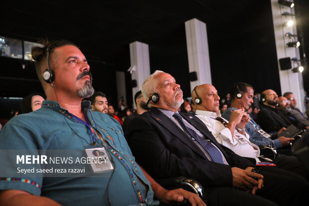 «آلبرتو گونزالس کاسالس» سفیر کوبا در ایران در مراسم افتتاح نمایشگاه کارتون و کاریکاتور آمریکای لاتین حضور دارد