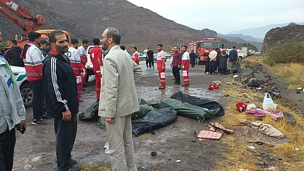 واژگونی یک دستگاه اتوبوس در محور رشت- قزوین واژگونی یک دستگاه اتوبوس در محور رشت- قزوین