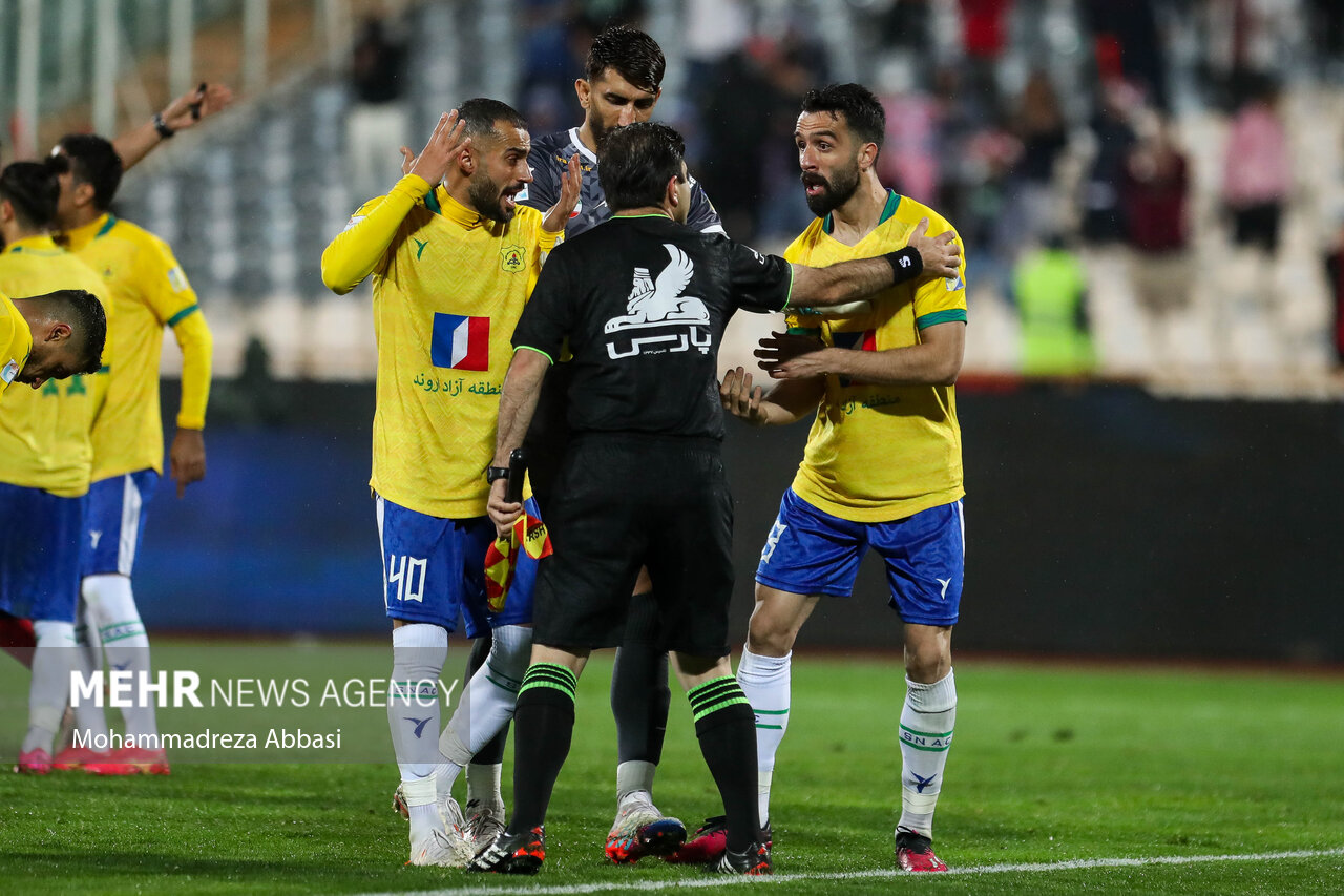 ۱۲ اشتباه تأثیرگذار در لیگ فاجعه است/ داوران باید لژیونر شوند