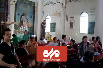 عبادت مسیحیان فلسطینی زیر بمباران‌های رژیم صهیونیستی