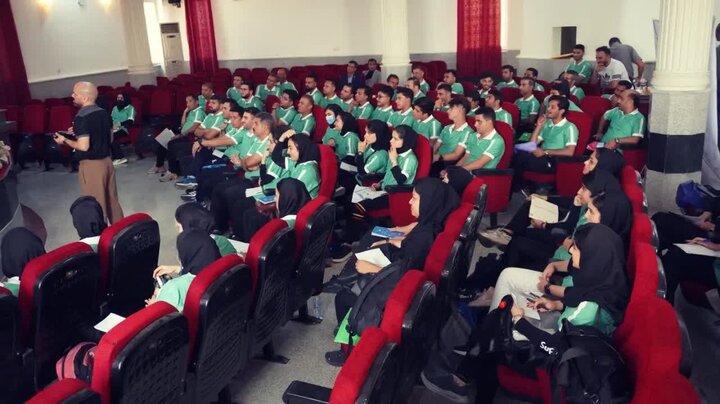 کلاس دانشافزایی داوران و ناظران فوتسال در بوشهر برگزار شد