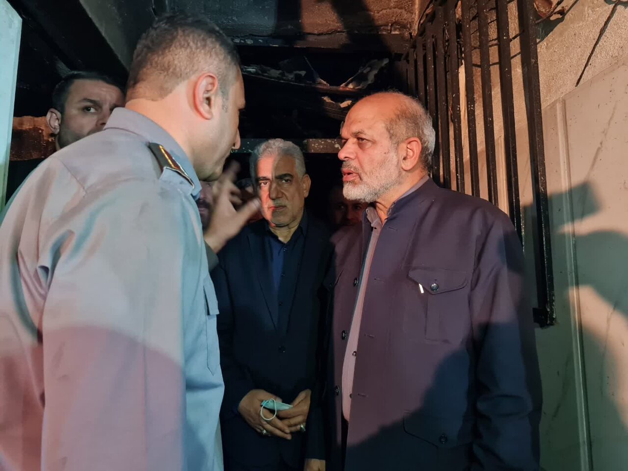 عیادت وزیر کشور از مصدومان حادثه آتش سوزی لنگرود عیادت وزیر کشور از مصدومان حادثه آتش سوزی لنگرود