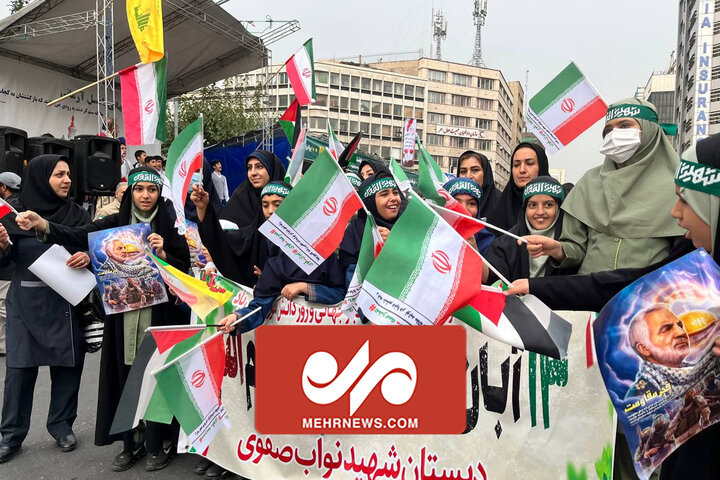 İran halkı Küresel Emperyalizme Karşı sokaklarda