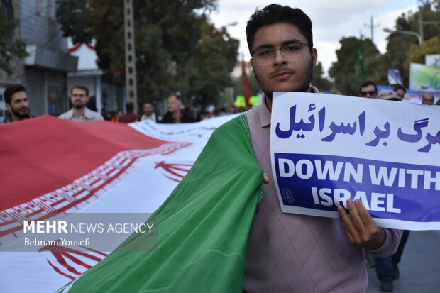 آغاز راهپیمایی۱۳ آبان در ارومیه/فریاد استکبار ستیزی طنین انداز شد