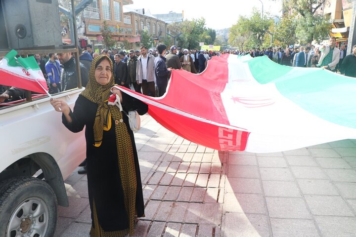 راهپیمایی ۱۳ آبان تجلی حضور حماسه‌ساز کردستانی‌ها