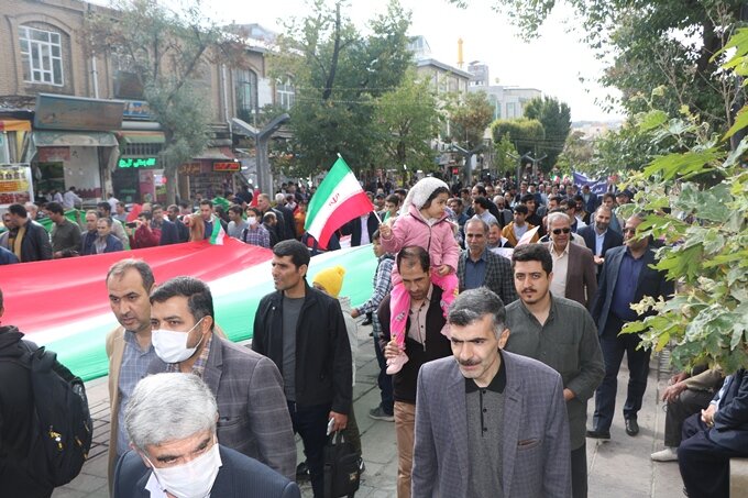 راهپیمایی ۱۳ آبان تجلی حضور حماسه‌ساز کردستانی‌ها