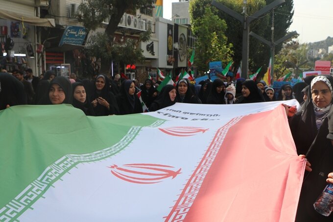 راهپیمایی ۱۳ آبان تجلی حضور حماسهساز کردستانیها