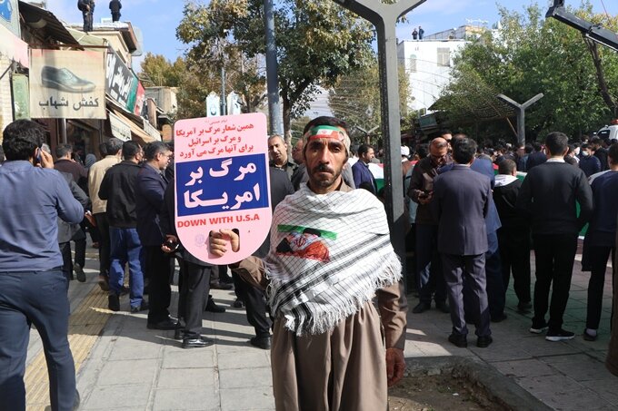 راهپیمایی ۱۳ آبان تجلی حضور حماسه‌ساز کردستانی‌ها