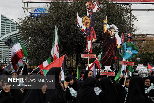 راهپیمایی یوم‌الله ۱۳ آبان در مشهد مقدس