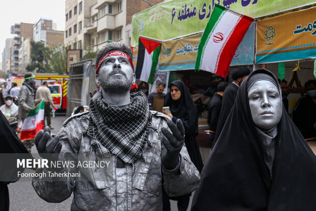 راهپیمایی یوم الله ۱۳ آبان صبح امروز شنبه ۱۳ آبان ۱۴۰۲ از میدان فلسطین به سمت لانه جاسوسی آمریکا با حضور گسترده مردم و دانش آموزان تهران برگزار شد