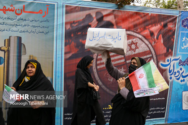 راهپیمایی یوم الله ۱۳ آبان صبح امروز شنبه ۱۳ آبان ۱۴۰۲ از میدان فلسطین به سمت لانه جاسوسی آمریکا با حضور گسترده مردم و دانش آموزان تهران برگزار شد