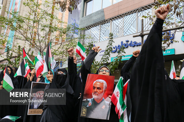 راهپیماییراهپیمایی یوم الله ۱۳ آبان صبح امروز شنبه ۱۳ آبان ۱۴۰۲ از میدان فلسطین به سمت لانه جاسوسی آمریکا با حضور گسترده مردم و دانش آموزان تهران برگزار شد یوم الله ۱۳ آبان در تهران