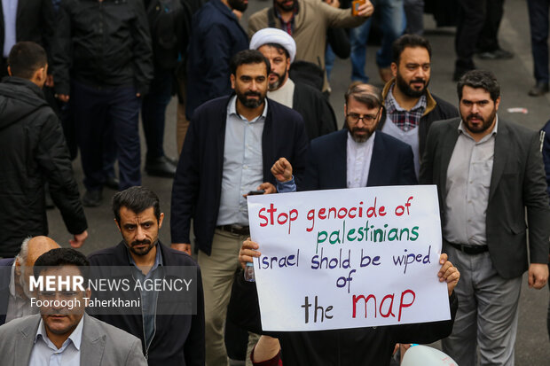 راهپیمایی یوم الله ۱۳ آبان صبح امروز شنبه ۱۳ آبان ۱۴۰۲ از میدان فلسطین به سمت لانه جاسوسی آمریکا با حضور گسترده مردم و دانش آموزان تهران برگزار شد