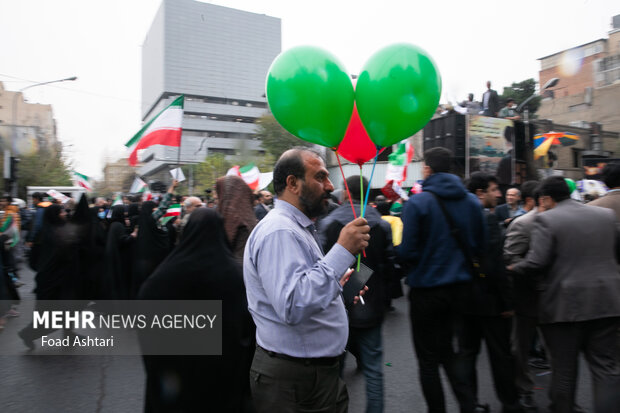 مسيرات حاشدة لأهالي مدينة طهران دعماً للشعب الفلسطيني المظلوم