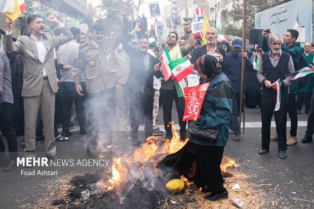 مسيرات حاشدة لأهالي مدينة طهران دعماً للشعب الفلسطيني المظلوم