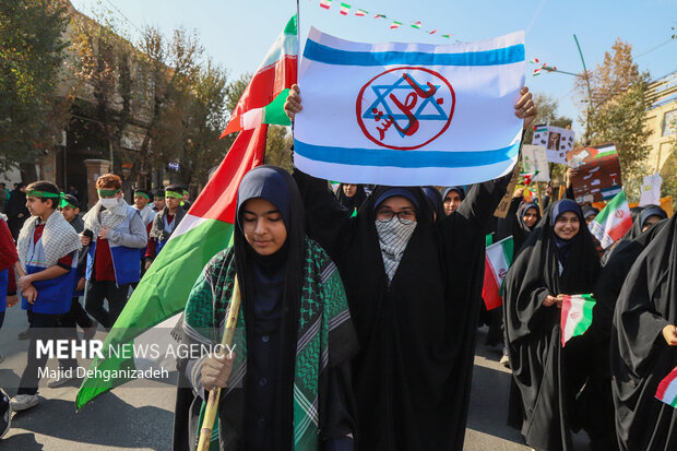 راهپیمایی روز ۱۳ آبان در یزد