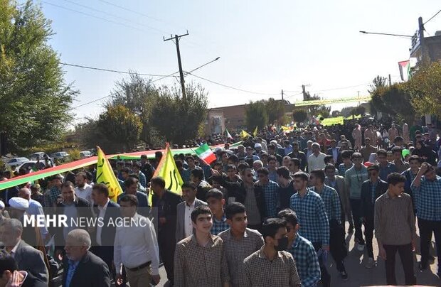 راهپیمایی یوم‌الله ۱۳ آبان در بهاباد برگزار شد