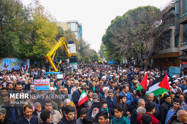 راهپیمایی 13 آبان در تبریز به رنگ حمایت از غزه