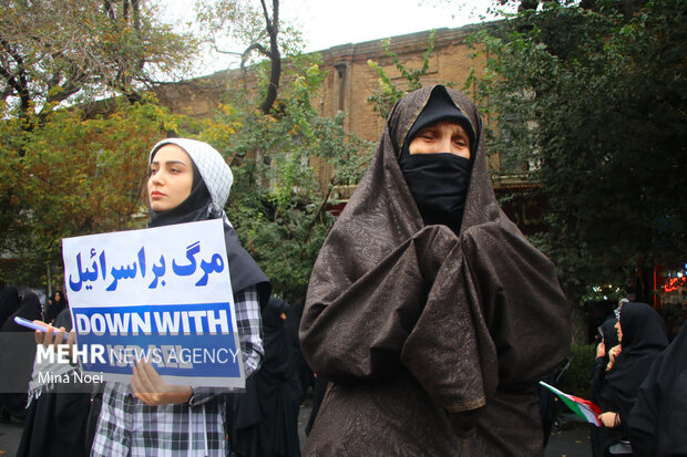 حضور حماسی مردم سمنان در راهپیمایی ۱۳ آبان 