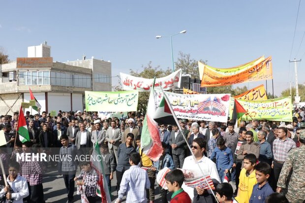 حضور پرشور مهریزی‌ها در راهپیمایی ۱۳ آبان 