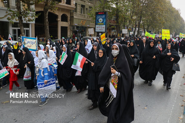 راهپیمایی 13 آبان در <a href='https://sayeb.ir/tag/%d8%a2%d9%85%d9%84'>آمل</a>