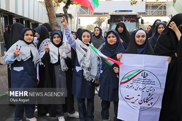 راهپیمایی یوم‌الله ۱۳ آبان در گرگان