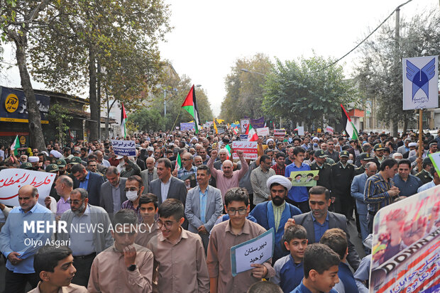 راهپیمایی یوم‌الله ۱۳ آبان در گرگان