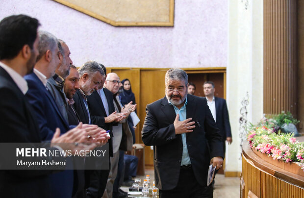 غلامرضا جلالی رییس سازمان پدافند غیر عامل در حال ورود به همایش بزرگداشت هفته پدافند غیرعامل است