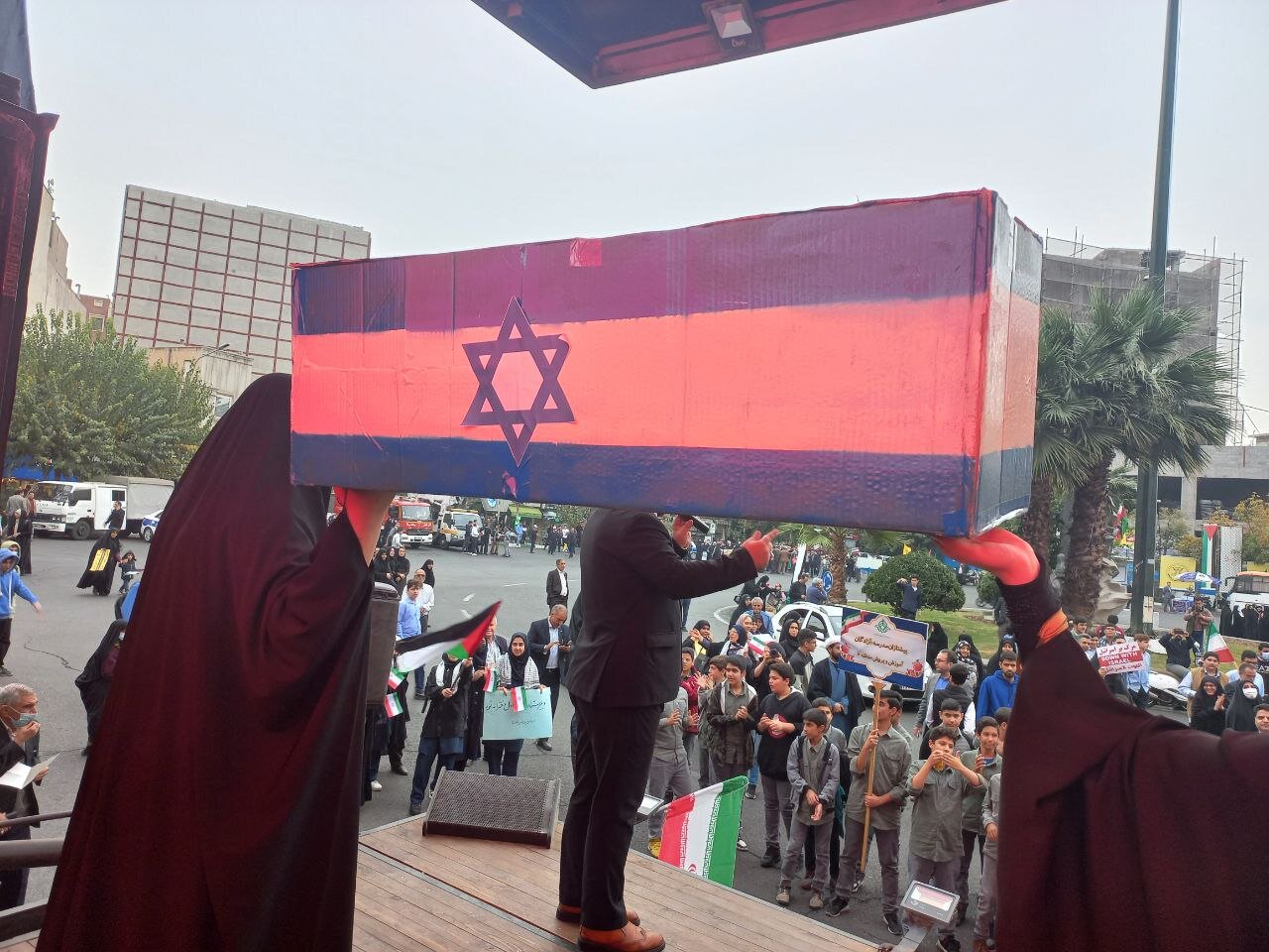 فریاد مرگ بر آمریکا از سوی نسل آرمانی