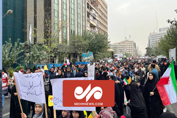 پیام دانش آموزان تهرانی به مردم غزه در راهپیمایی یوم الله ۱۳ آبان