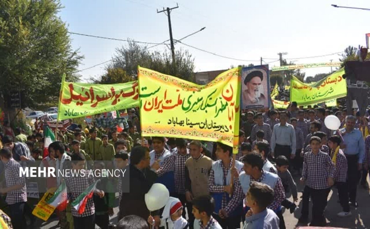 راهپیمایی یومالله ۱۳ آبان در بهاباد برگزار شد